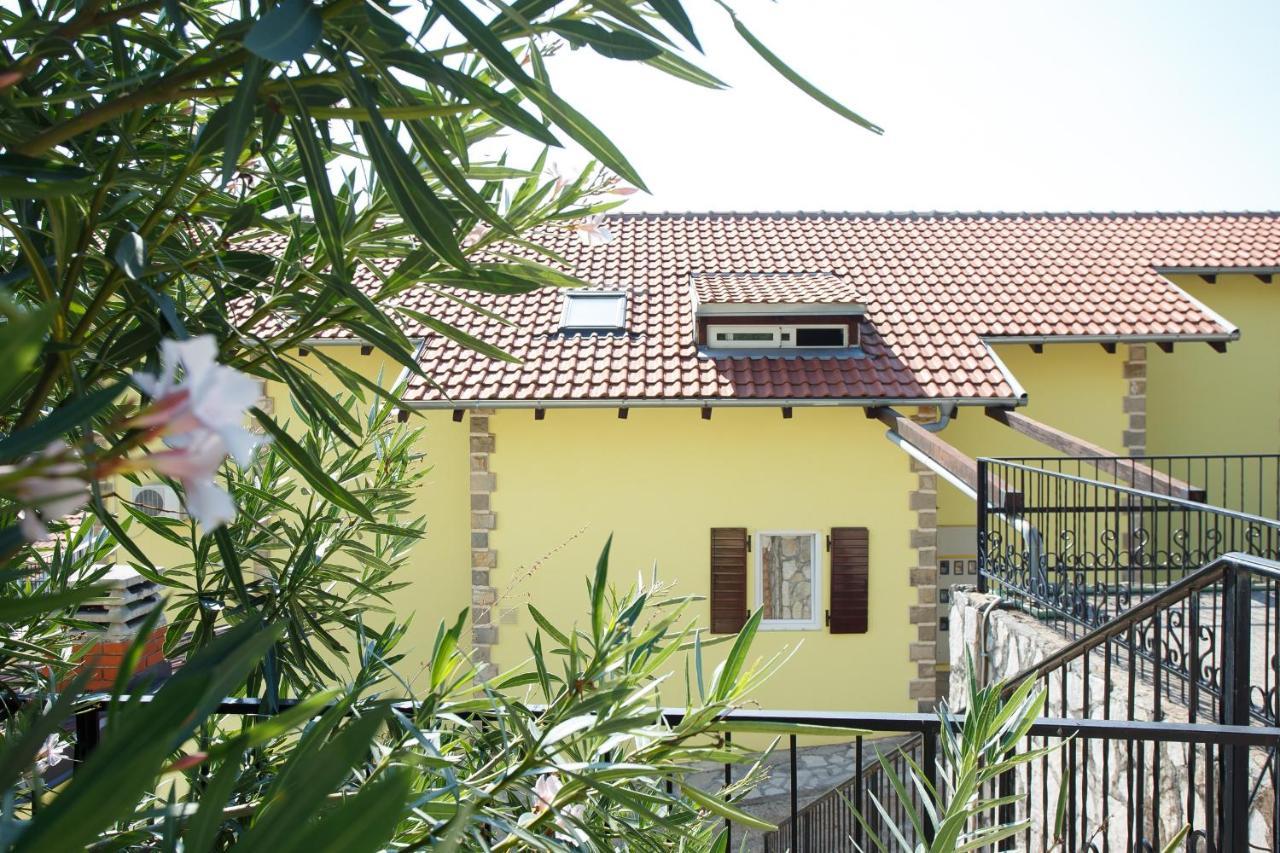 Suntime Apartment Tivat Exteriör bild